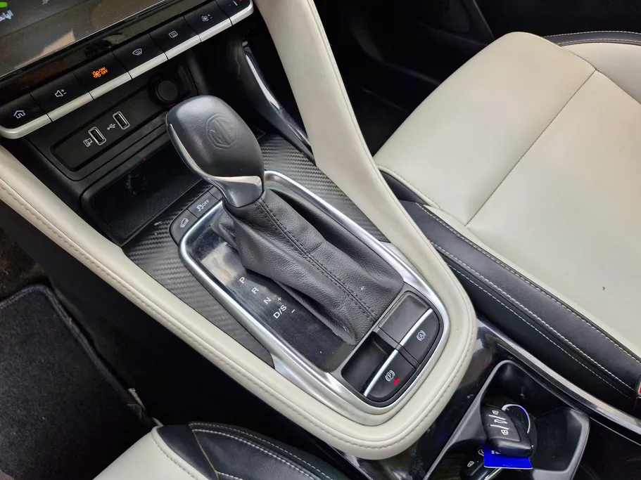 2022 MG ZS LUX 