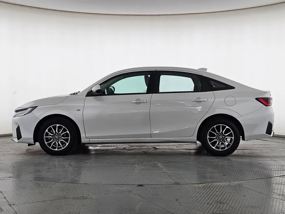 2024 Toyota Yaris  Y 