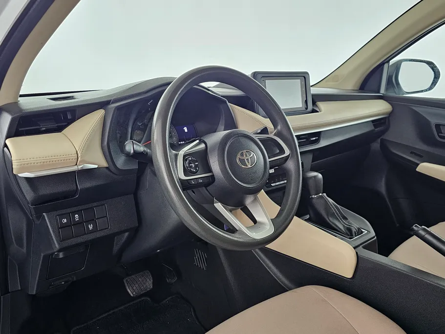 2024 Toyota Yaris  Y 