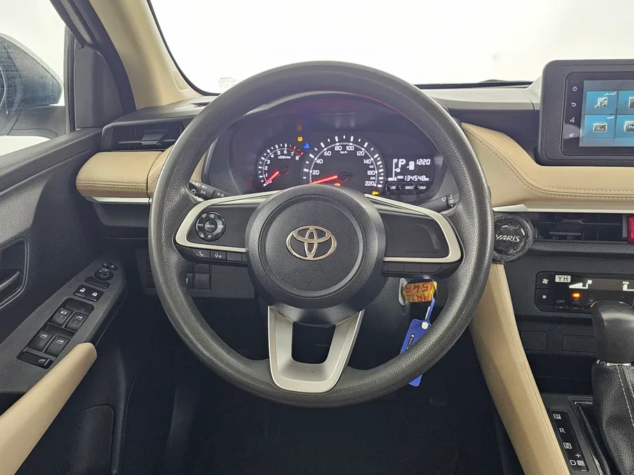 2024 Toyota Yaris  Y 
