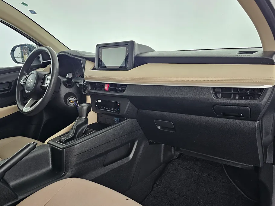2024 Toyota Yaris  Y 