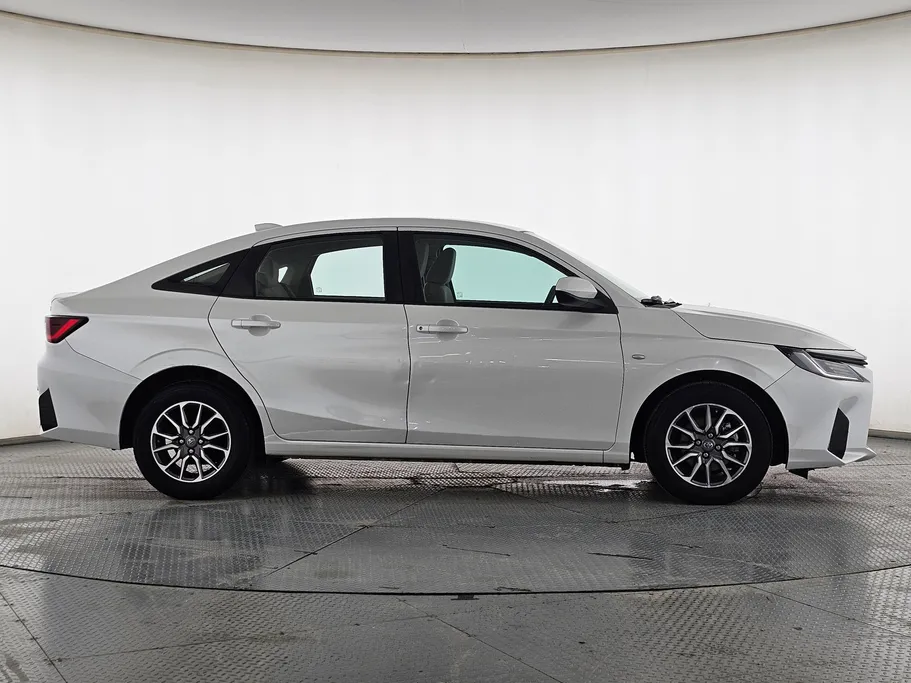 2024 Toyota Yaris  Y 