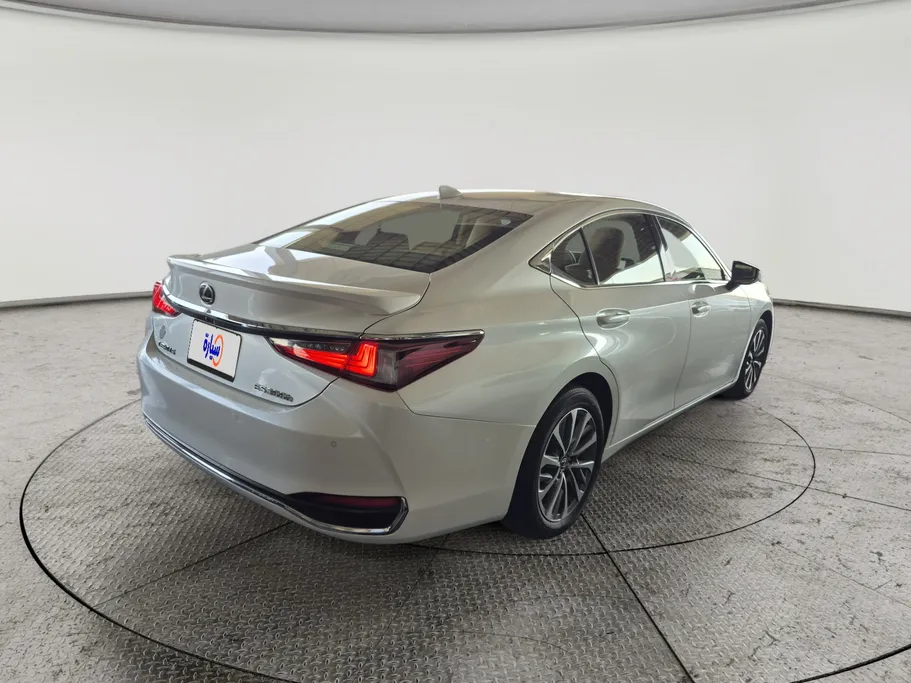2023 Lexus ES 300 H 