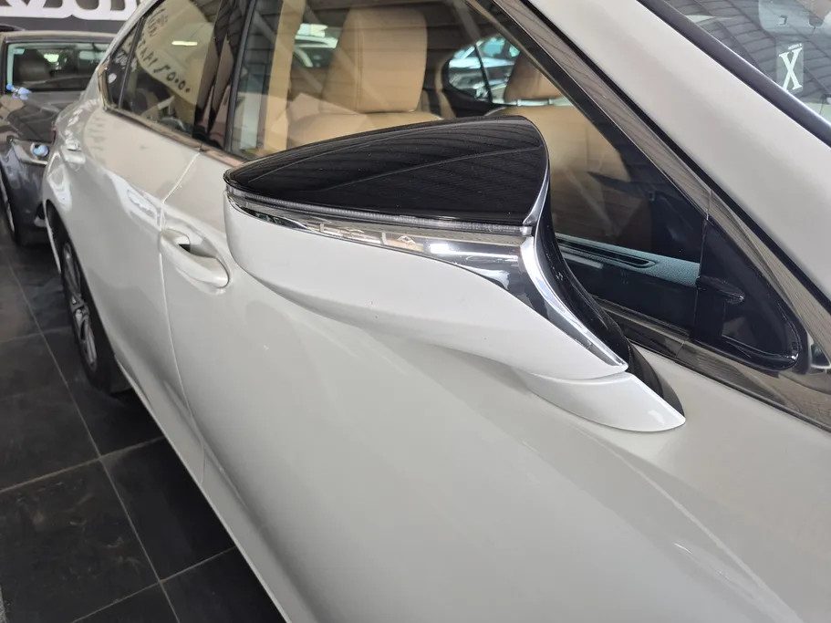 2023 Lexus ES 300 H 