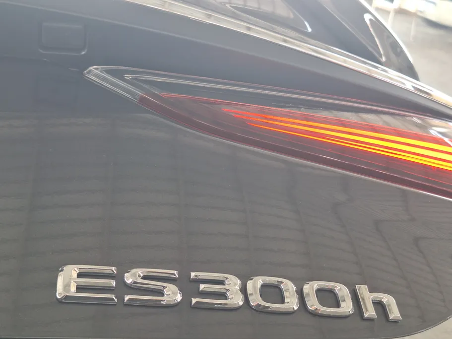 2024 Lexus ES 300 H 