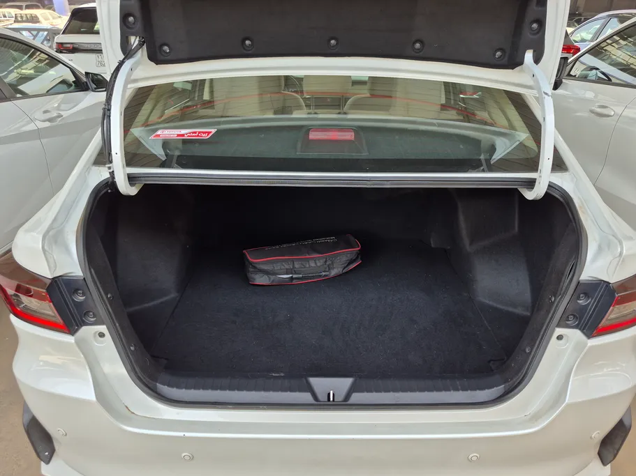 2024 Toyota Yaris  Y 