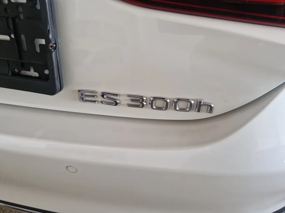 لكزس ES 300 H 2023 