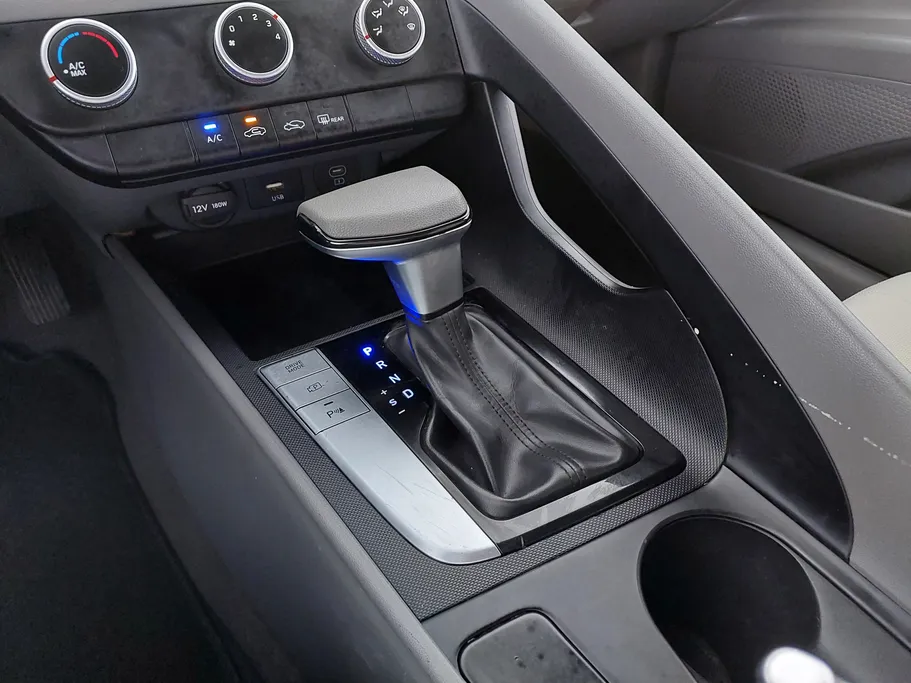 2025 Hyundai Elantra Fleet 