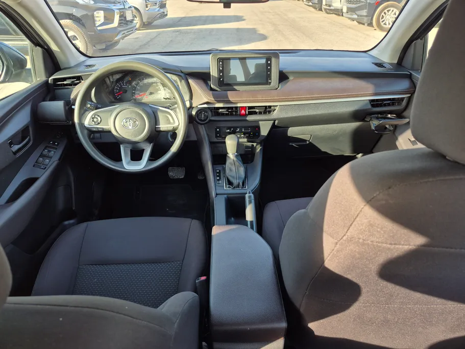 2023 Toyota Yaris  Y 