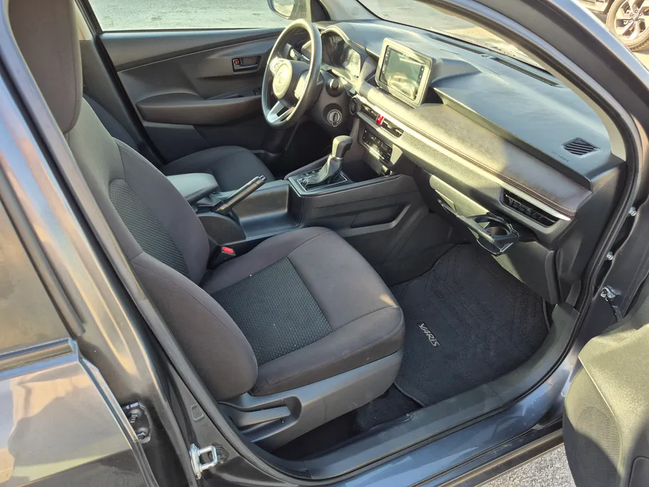 2023 Toyota Yaris  Y 