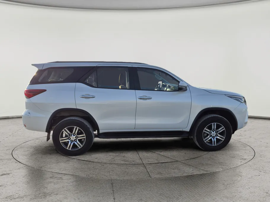 2023 Toyota Fortuner VX 