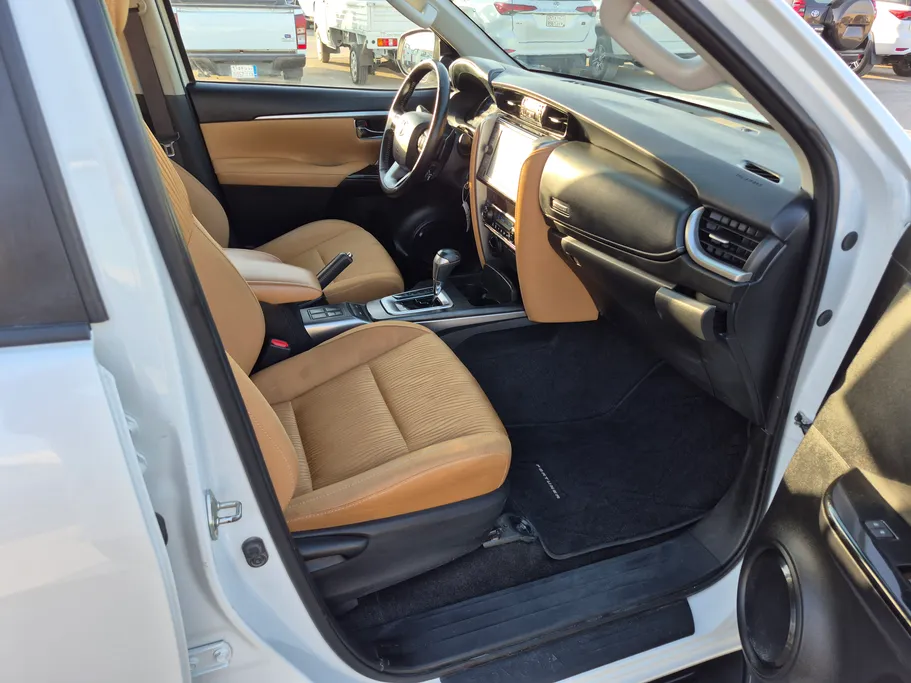 2023 Toyota Fortuner VX 