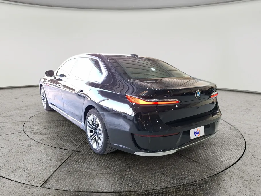 بي ام دبليو الفئة السابعة 735i 2024 