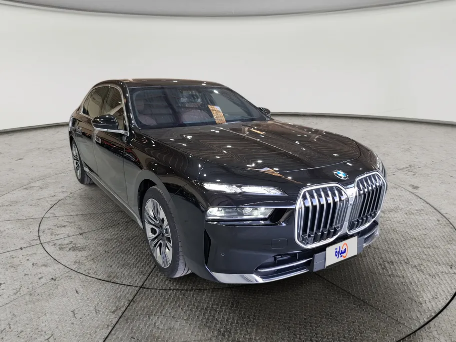 بي ام دبليو الفئة السابعة 735i 2024 