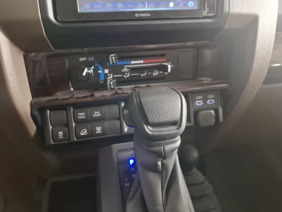 تويوتا ربع LX 2025 