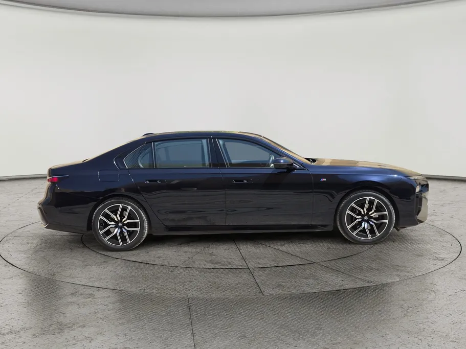 2025 BMW 7 Series 735i 