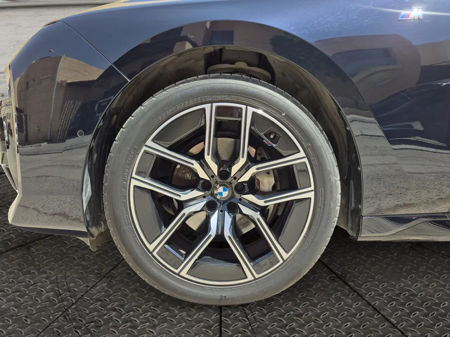 2025 BMW 7 Series 735i 