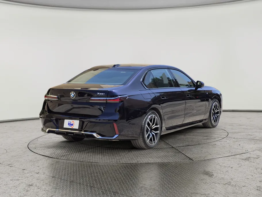 2025 BMW 7 Series 735i 