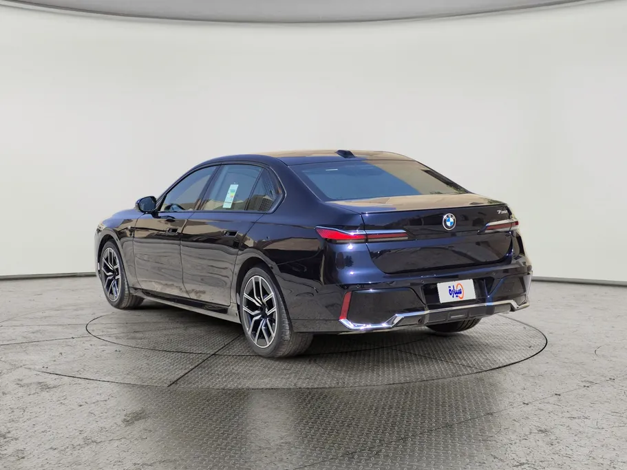 2025 BMW 7 Series 735i 