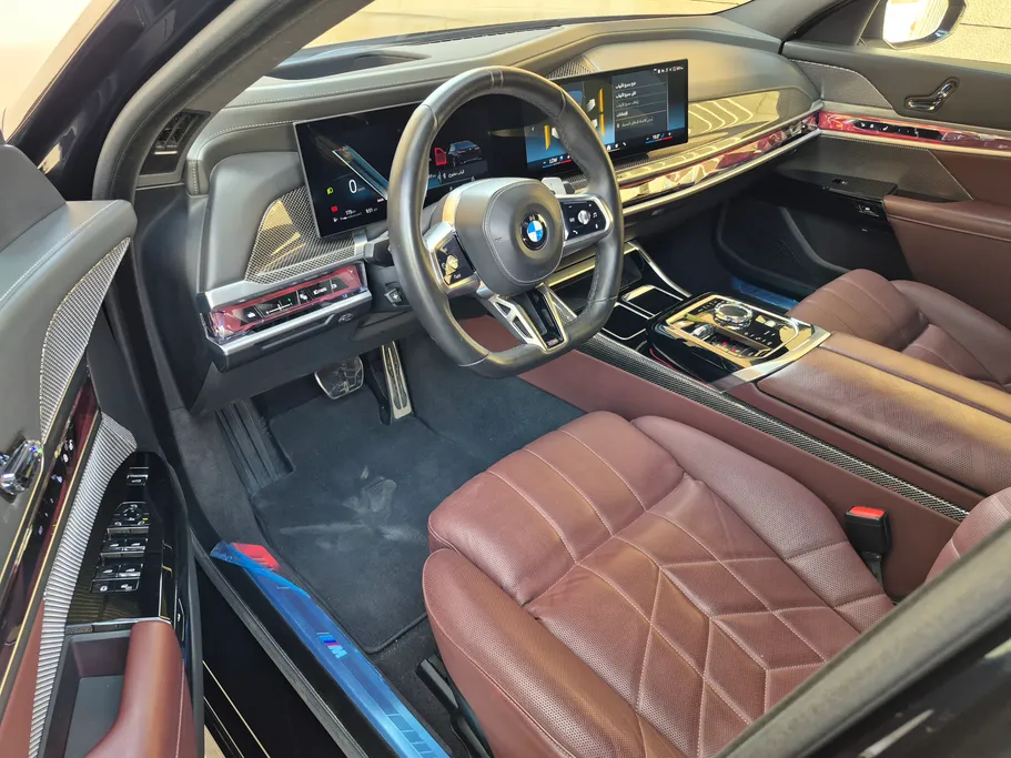 2025 BMW 7 Series 735i 