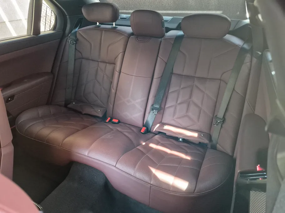 2025 BMW 7 Series 735i 