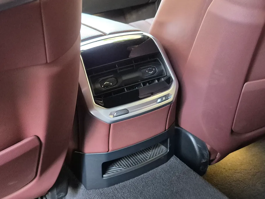 2025 BMW 7 Series 735i 