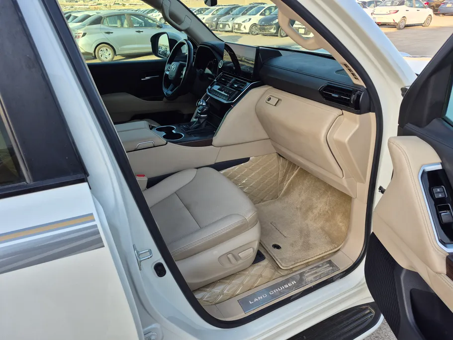 2023 Toyota Land Cruiser GXR4 