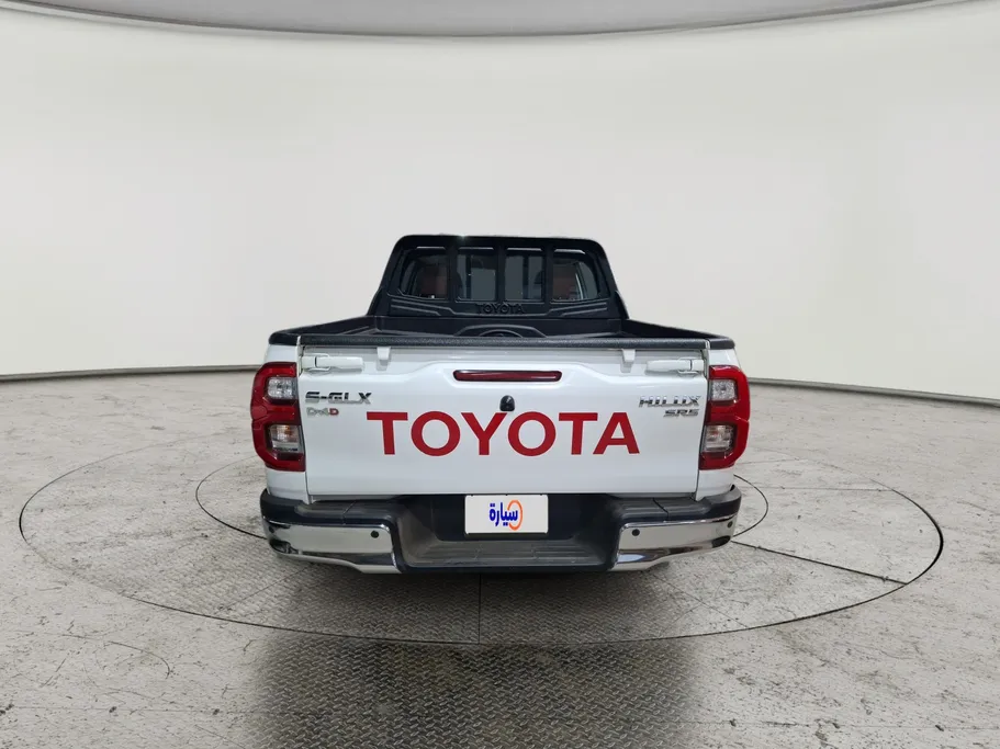 2023 Toyota Hilux SR5 