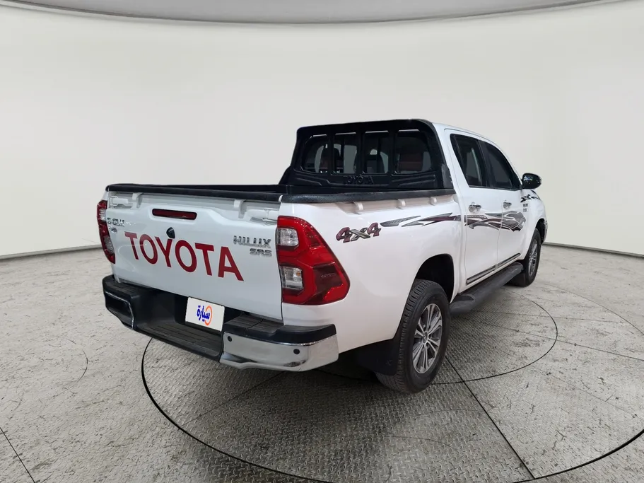 2023 Toyota Hilux SR5 