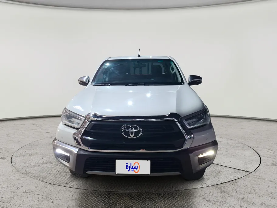 2023 Toyota Hilux SR5 