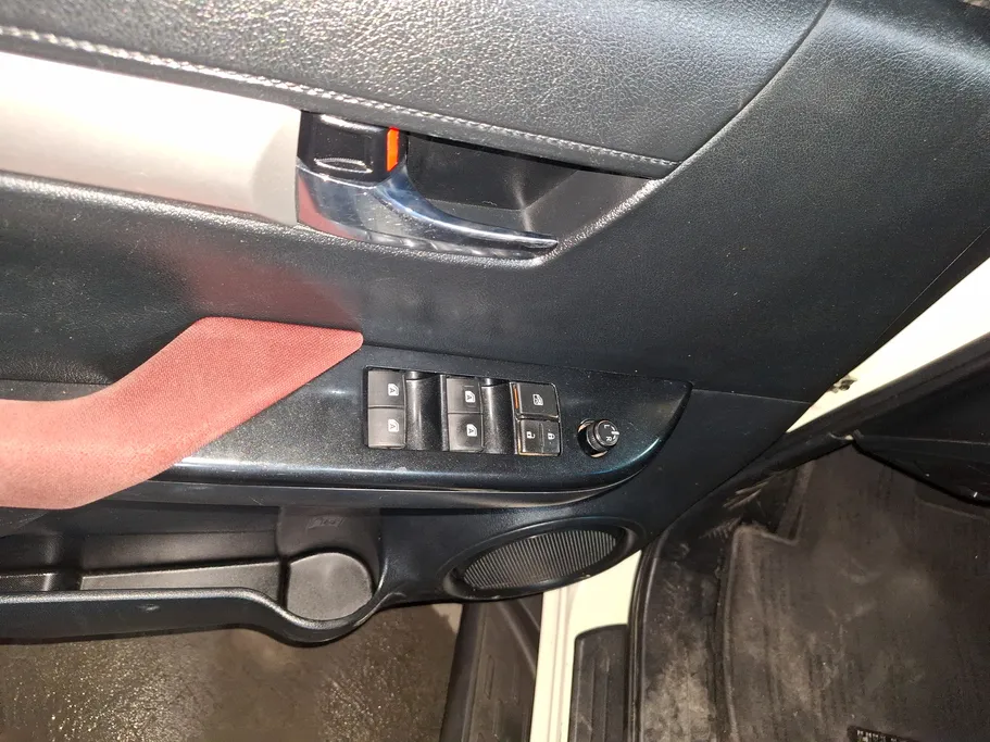 2023 Toyota Hilux SR5 