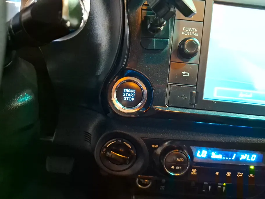 2023 Toyota Hilux SR5 