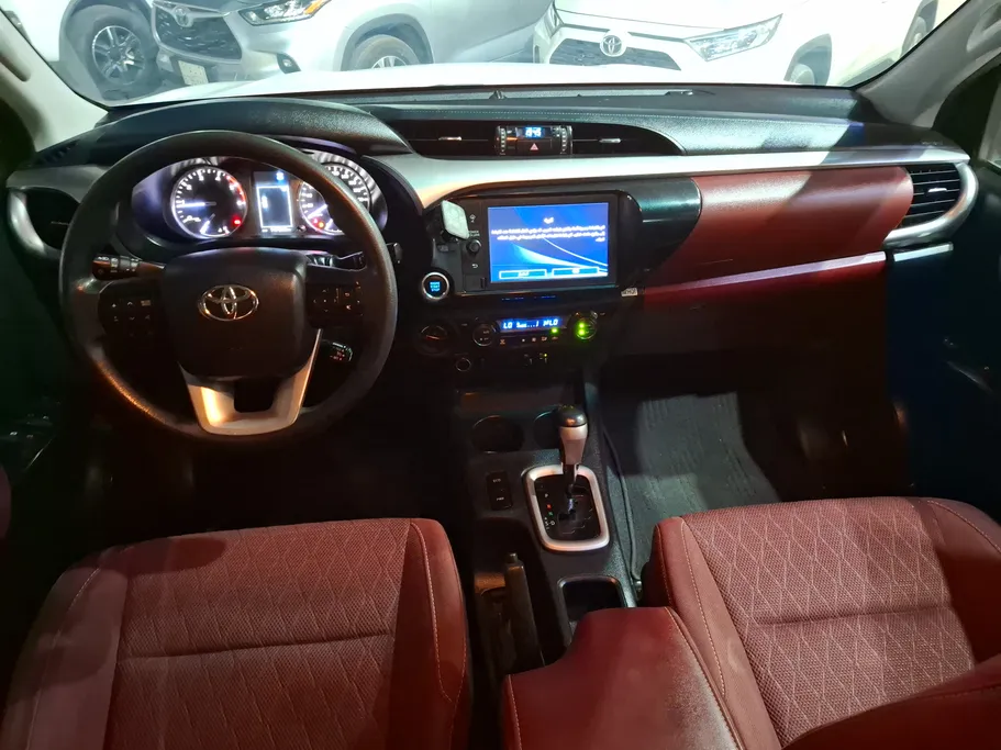 2023 Toyota Hilux SR5 