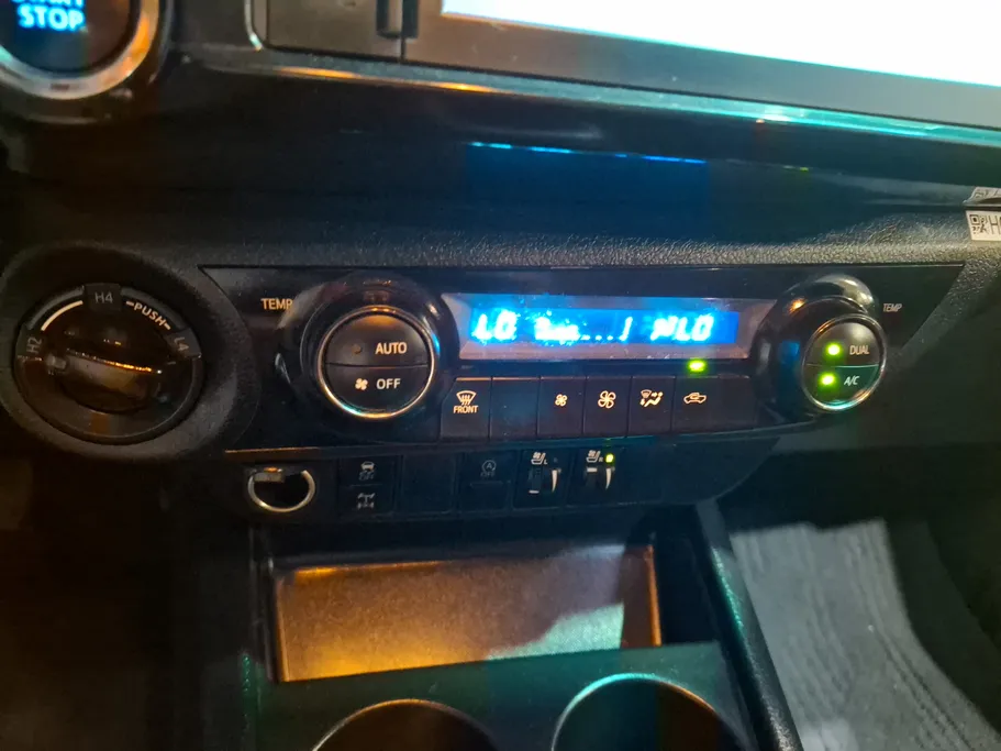 2023 Toyota Hilux SR5 