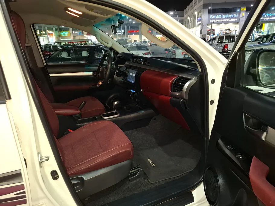 2023 Toyota Hilux SR5 