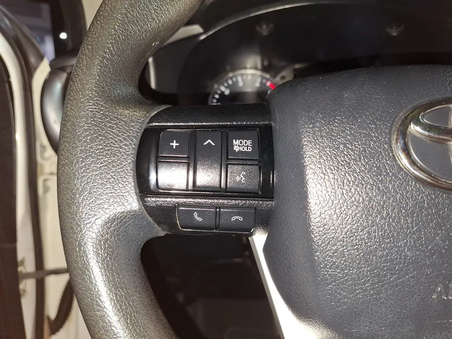 2023 Toyota Hilux SR5 