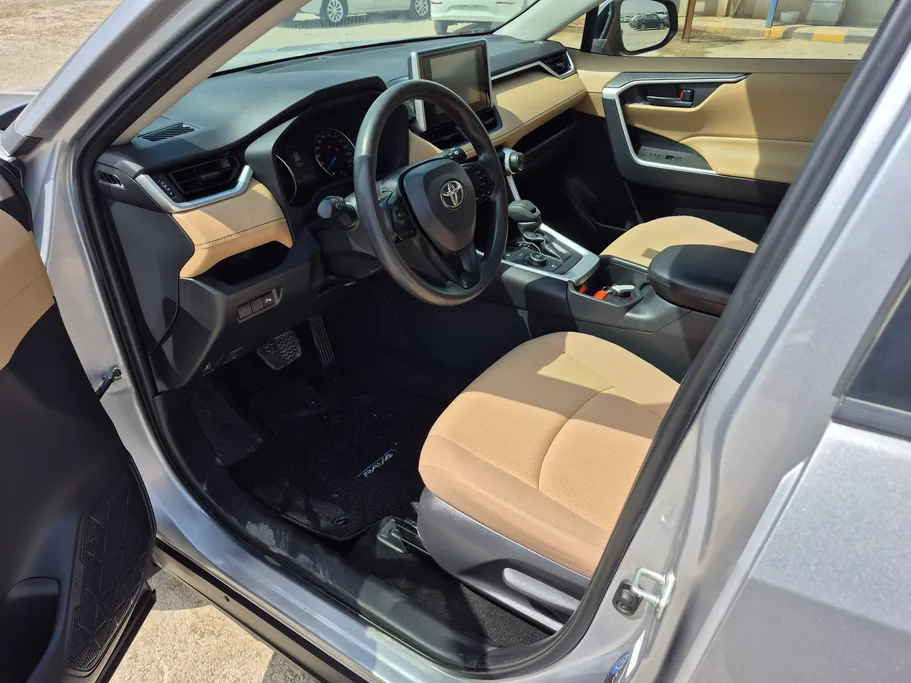 2024 Toyota RAV4 LE HEV 
