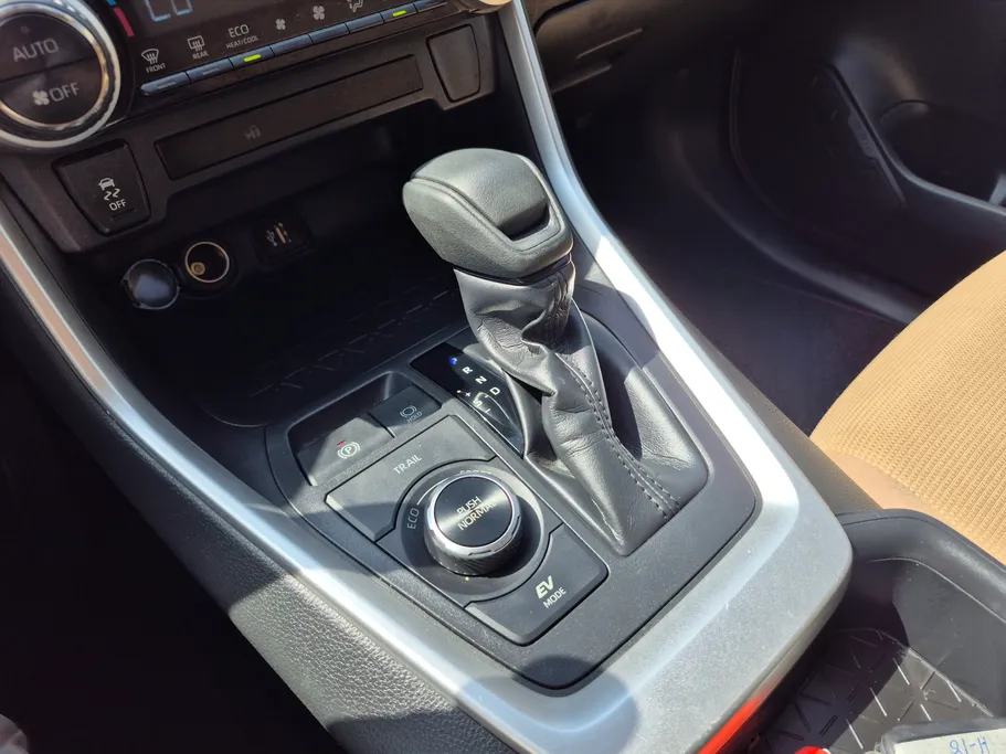 2024 Toyota RAV4 LE HEV 