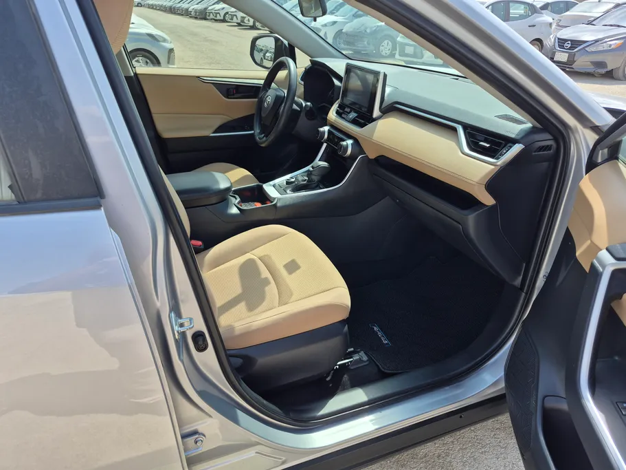 2024 Toyota RAV4 LE HEV 