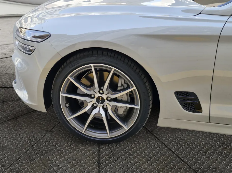 2025 Genesis G70 Prestige 