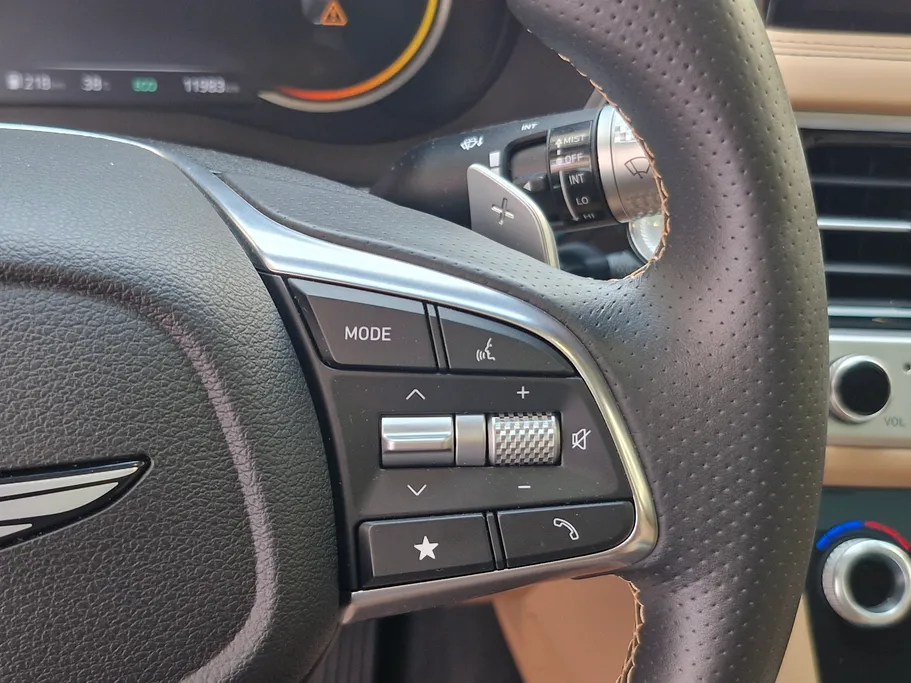 2025 Genesis G70 Prestige 
