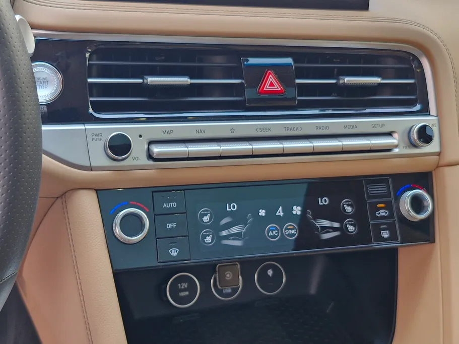 2025 Genesis G70 Prestige 