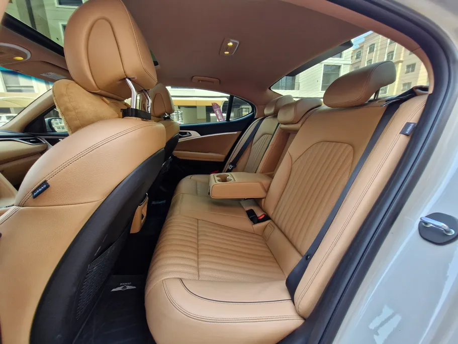 2025 Genesis G70 Prestige 