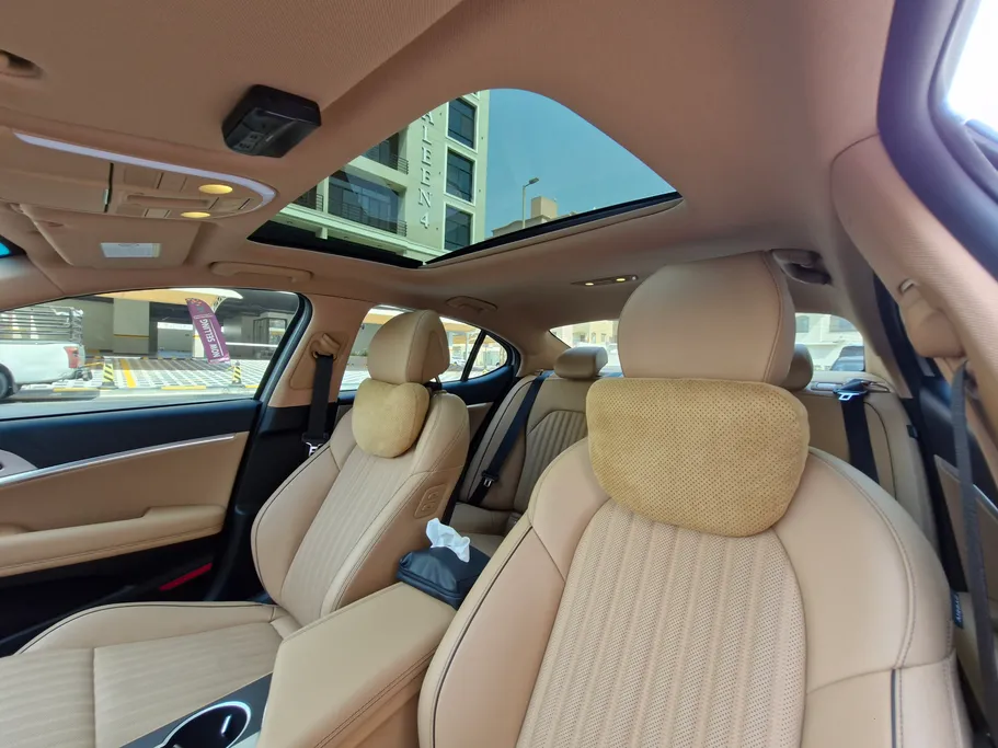 2025 Genesis G70 Prestige 