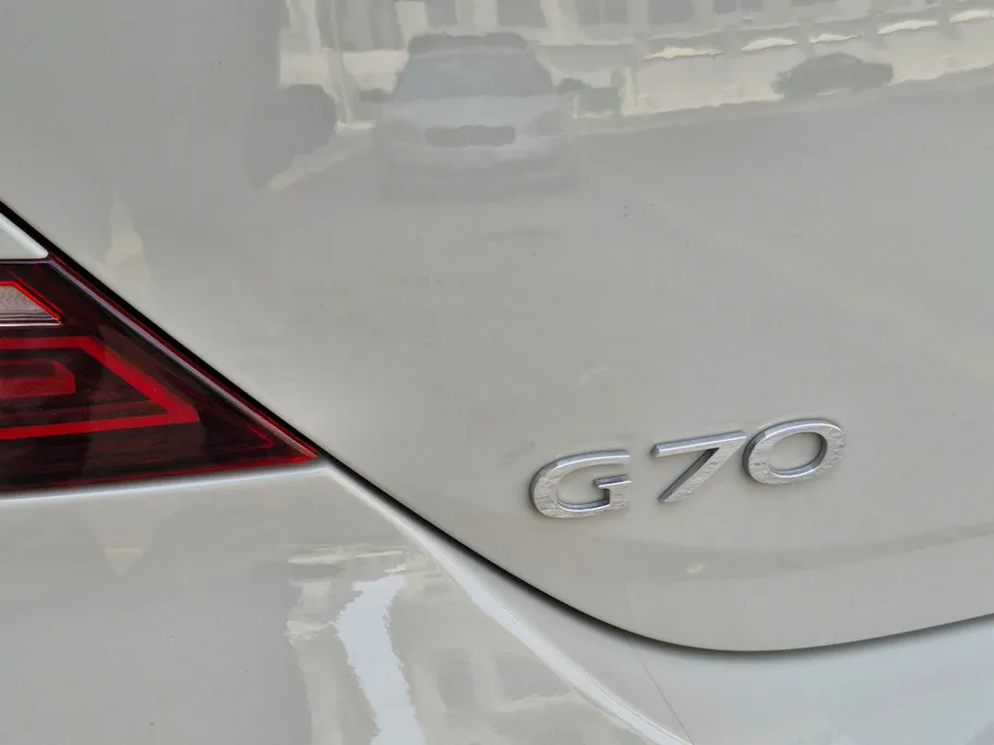 2025 Genesis G70 Prestige 
