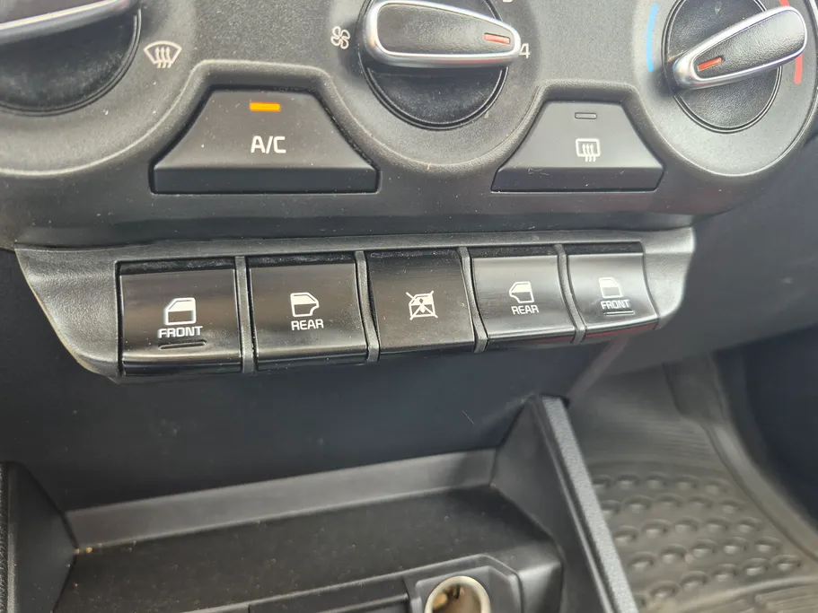 2025 Kia Pegas LX 