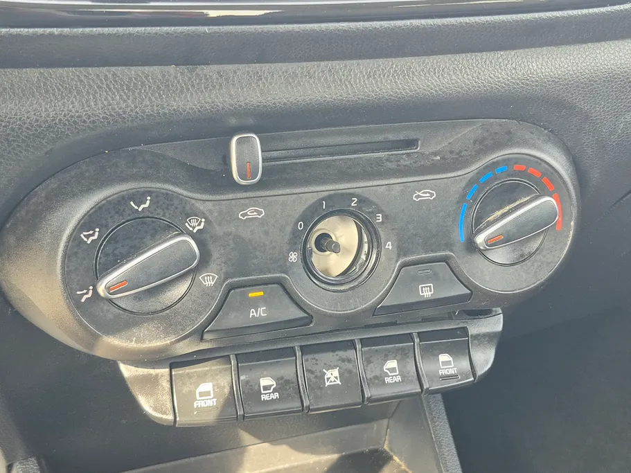 2023 Kia Pegas LX 