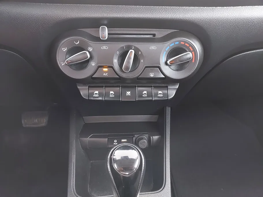 2023 Kia Pegas LX 