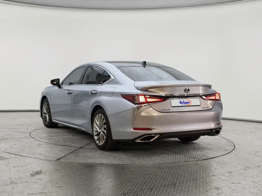 2025 لكزس ES 350 DD Exclusive 