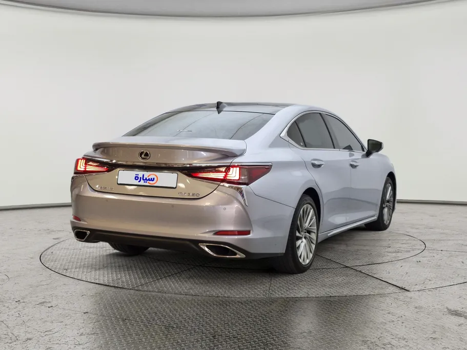 2025 لكزس ES 350 DD Exclusive 
